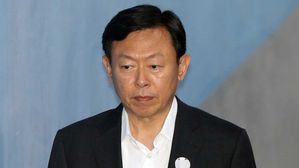 신동빈 "일본 주총 꼭 참석하고 싶다"…법원에 호소