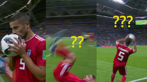 [영상pick] 축구 팬들 폭소케 한 이란 선수의 뜬금없는 '스로인' 퍼포먼스