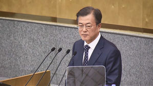 [HOT 브리핑] 러시아 기립 박수 부른 문 대통령의 연설