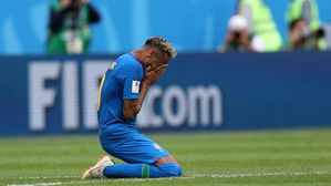 [슬라이드 포토] 승리의 축포 터졌다!&hellip;'7전 8기' 네이마르의 뜨거운 눈물