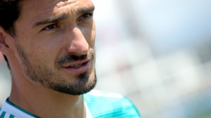 독일 후멜스 목 부상…"헤딩도 못 할 정도"