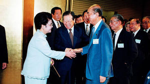 日 아베, JP 별세에 "국민 대표해 명복"…나카소네 "오랜 친구 잃어"