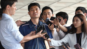 '재판거래' 고발 법원노조 검찰조사…"법원 치외법권지역 아냐"