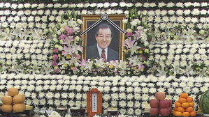 靑 "JP에 무궁화장 추서한다"…문 대통령, 조문은 안 해