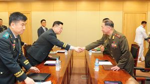 남북 "빠른 시일 내 동&middot;서해지구 軍 통신선 복구키로" 합의