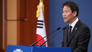 경제 윤종원·일자리 정태호·시민사회 이용선…靑 수석 교체인사