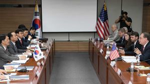 방위비분담협상서 美 전략무기 전개비용 요구…韓 "논의 대상 아냐"