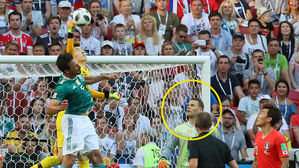 [영상pick] 조현우의 선방을 아련하게 바라보는 노이어&hellip;귀한 '골키퍼 투샷'