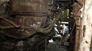 '녹덩이로 굳은 세월호 기관실'&hellip;미수습자 흔적 찾기 안간힘