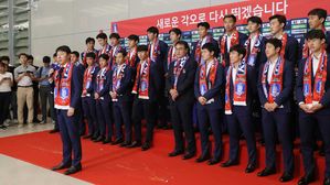 태극전사, 16강 진출 실패 아쉬움 품고 귀국&hellip;'환호와 날계란'