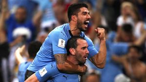 우루과이, 프랑스와 8강 격돌&hellip;'메시&middot;호날두 짐 쌌다'