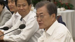 [풀영상] "과로로 탈 나 민망"…문 대통령, 수석·보좌관회의 주재