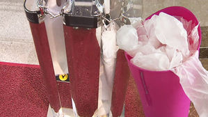 한번 쓰고 버리는 '우산 비닐', 연간 1억 장&hellip;재활용도 엉망