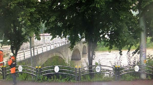 "제발 무사하길"…급류 휩쓸린 중학생 수색 재개