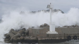 태풍 '쁘라삐룬' 오늘 밤 日 쓰시마섬 통과&hellip;영남&middot;제주도 거센 비바람
