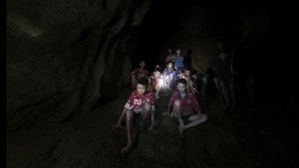 '생존' 태국 소년들, 종유석&middot;천장에 맺힌 물방울로 열흘 버텼다