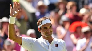 나이키와 결별한 페더러, 윔블던 1회전 가볍게 통과