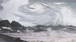 [날씨] 태풍 영향, 동해안 오전까지 비&hellip;한낮 무더위