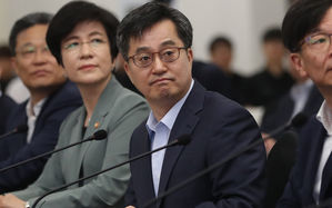 김동연 "보유세 인상 부담되면 거래세 경감 검토해야"