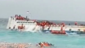 [영상] 139명 태운 인도네시아 여객선 좌초&middot;전복&hellip;최소 29명 숨져