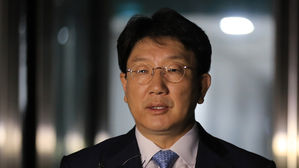 '강원랜드 채용청탁' 권성동 구속영장 기각…"법리상 의문점"