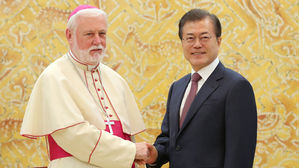 문 대통령 "교황, 남북평화 기원…남북·북미회담 성공에 큰 힘"