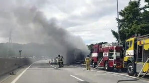 중부내륙고속도로에서 달리던 화물차 화재&hellip;극심한 정체