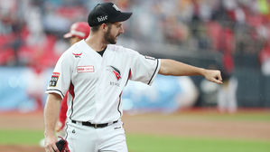 KT에서 뛰었던 투수 로치, 일본 오릭스 입단