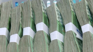 뇌출혈 고객 명의도용 3억 가로챈 보험설계사 구속