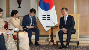 문 대통령, 인도 외교장관 접견…"한·인도 관계 4대 강국 수준 격상"