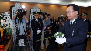 [뉴스pick] 故 김선현 경감 빈소 찾아 착잡한 심경 드러낸 김부겸 장관