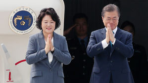 문 대통령, 인도 순방 마치고 싱가포르로…내일 정상회담