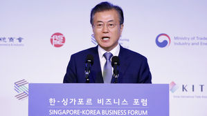 문 대통령 "한·싱가포르, 보호무역주의 확산 차단 힘 모아야"