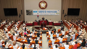 문의장 "헌법정신은 숨 쉬는 공기…정치에 깊은 관심 가져달라"