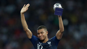 [시상식 영상] '무서운 10대' 킬리안 음바페, 월드컵 영플레이어상 수상