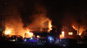 인천 합성수지 공장 화재…"오전 3시 43분 완전 진화"