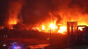 인천 합성수지 제조공장 큰불…4시간 만에 완전 진화