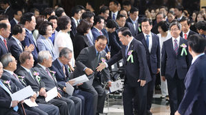 문의장 "개헌·개혁입법 국민명령…연말까지 개헌안 합의 최선"