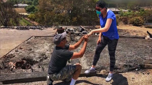 [월드리포트] 산불도 막지 못한 사랑&hellip;잿더미 속 프러포즈