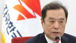 [영상] 김병준 위원장, 100만 원대 골프 접대 의혹에 "비용 얼마인지 몰라"