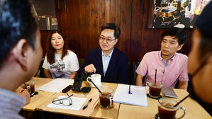김동연 만난 소상공인 "힘든 데 최저임금 인상이 뺨 때린 격"