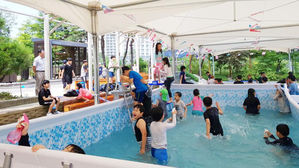 "학생 위해서라면"&hellip;운동장에 풀장 뚝딱 만든 초등학교