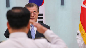 문 대통령 "헬기 사고원인 신속규명…희생자 합당한 예우·보상"