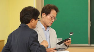 조희연, 신분 불안 난민 학생에 "셀카 찍자"&hellip;학생 보호 '뒷전'