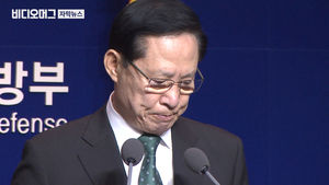 [단독] "송영무, '기무사 문건' 靑 보고 않고 민간 로펌에 맡겼다"