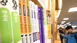 역사교과서 '민주주의'&middot;'자유민주주의' 표현, 집필진이 선택