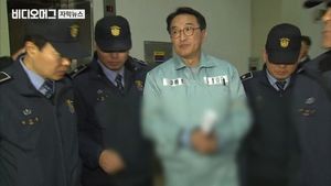 [단독] '부산 스폰서 판사' 폭로자, "문 판사&middot;현기환 1백여 차례 접대"