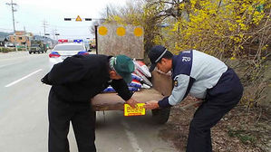 승용차가 밤길 경운기 추돌, 부부 사망&hellip;반사지 가려져