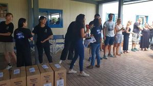 한국 학생들, 그리스서 한류공연 대신 산불 피해자돕기 '구슬땀'