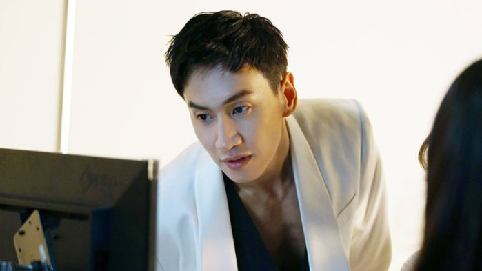 Lee Kwang Soo in Talks to Join a Gambling Film 'Tazza 3'